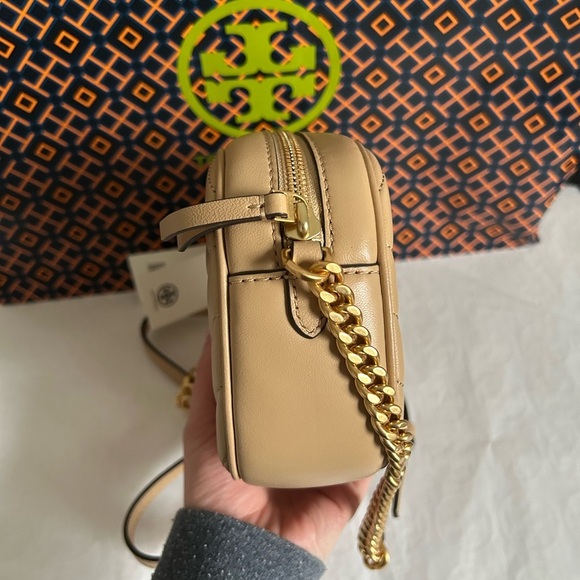 Tory Burch Kira Chevron Quilted Camera Crossbody Bag Desert Dune Gold Tan - Picture 3 of 15